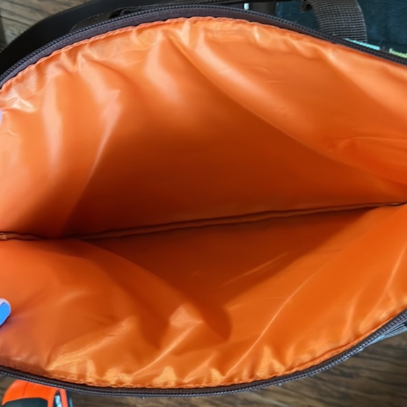 Laptop bag with adjustable/removable shoulder strap - Picture 4 of 5